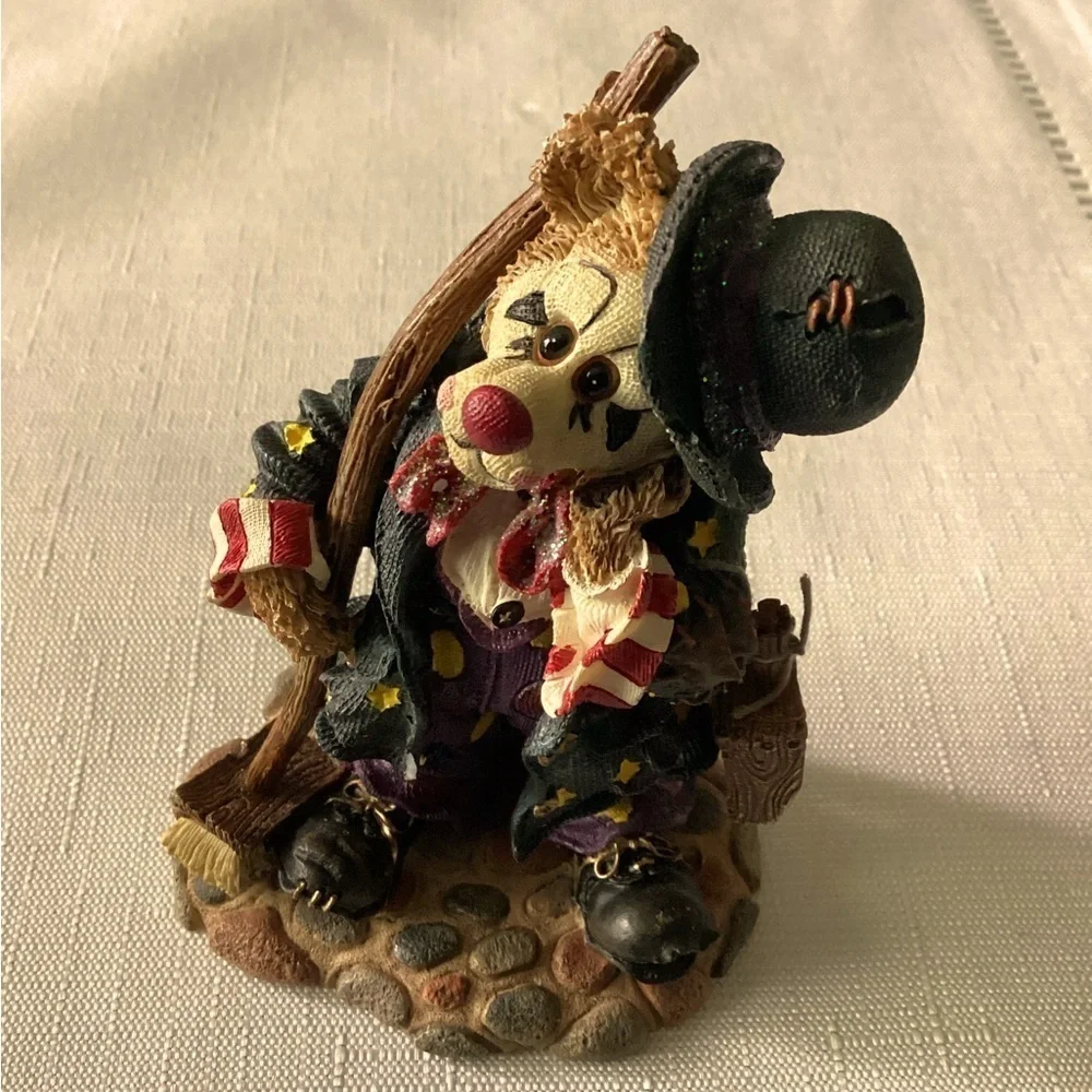 Boyd Bears Vintage Emmit Kleansweep  Resin Figurine